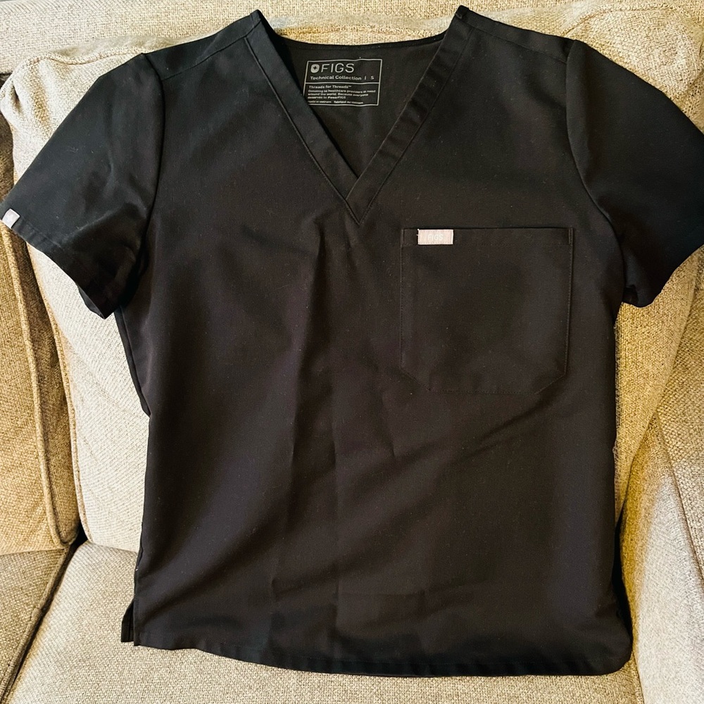 Women’s FIGS scrub set